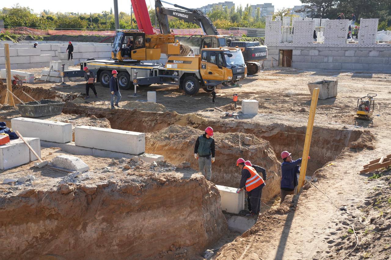 Евгений Балицкий: Недалеко от педиатрического центра полным ходом идет строительство дома-интерната на 100 мест для постоянного проживания граждан пенсионного возраста и инвалидов Евгений Балицкий: Недалеко от педиатрического центра полным ходом идет строительство дома-интерната на 100 мест для постоянного проживания граждан пенсионного возраста и инвалидов