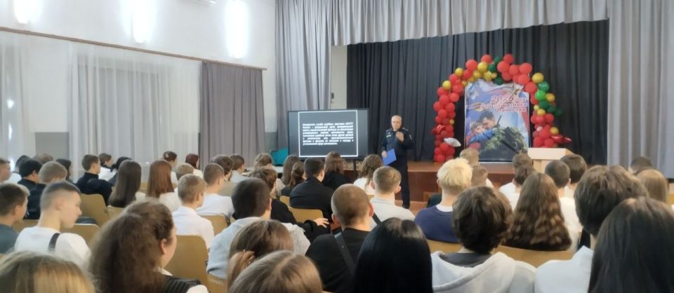 В преддверии 160-летия со дня создания института судебных приставов России 29.10.25 в ГБУ ОО ЗО "Константиновская СОШ №1 им. Героя Советского Союза П.Т. Одинца" состоялась тематическая лекция В преддверии 160-летия со дня создания института судебных приставов России 29.10.25 в ГБУ ОО ЗО "Константиновская СОШ №1 им. Героя Советского Союза П.Т. Одинца" состоялась тематическая лекция