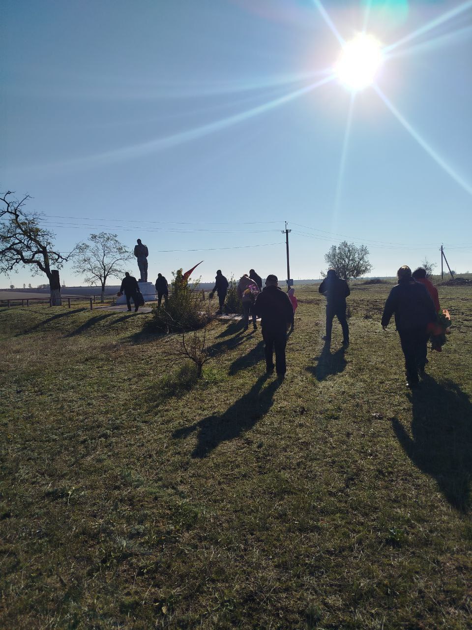 29 октября Анновский сельский клуб организовал небольшой митинг, посвященный 82-ой годовщине освобождения села от немецко-фашистких захватчиков 29 октября Анновский сельский клуб организовал небольшой митинг, посвященный 82-ой годовщине освобождения села от немецко-фашистких захватчиков