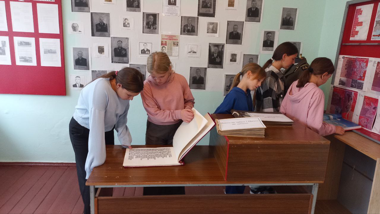 28 октября 2025 года Розовская средняя школа №29, в партнерстве с Розовским Домом культуры и библиотеки, торжественно отметила День освобождения села Розовка 28 октября 2025 года Розовская средняя школа №29, в партнерстве с Розовским Домом культуры и библиотеки, торжественно отметила День освобождения села Розовка