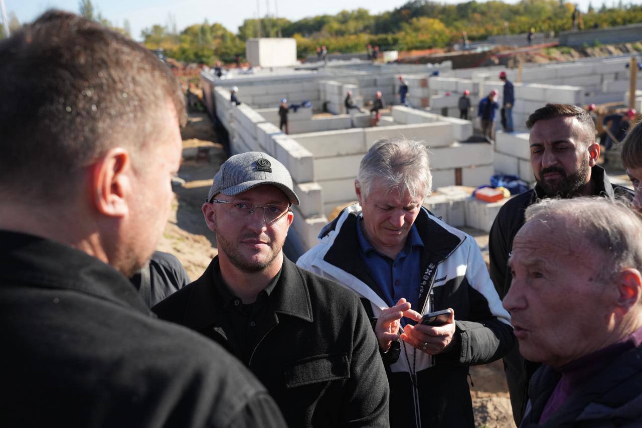 Евгений Балицкий: Недалеко от педиатрического центра полным ходом идет строительство дома-интерната на 100 мест для постоянного проживания граждан пенсионного возраста и инвалидов Евгений Балицкий: Недалеко от педиатрического центра полным ходом идет строительство дома-интерната на 100 мест для постоянного проживания граждан пенсионного возраста и инвалидов