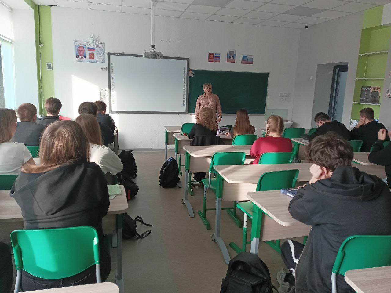 В ГБУ ОО ЗО "СОШ №15" состоялась познавательная встреча с председателем территориальной избирательной комиссии №2. Учеников ждало уникальное путешествие во времени: им рассказали, как зарождались первые формы коллективных...