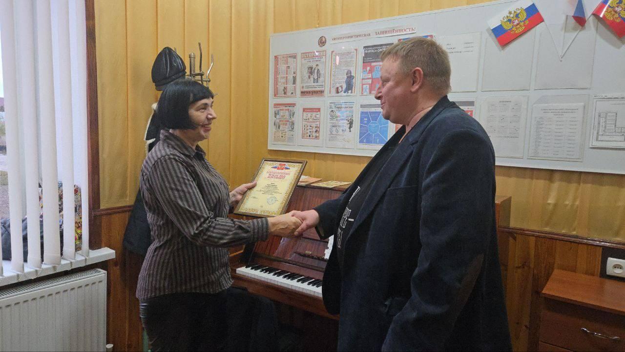 Северяне передали нотные сборники для Приморской детской школы искусств Северяне передали нотные сборники для Приморской детской школы искусств