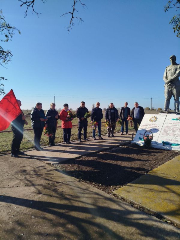 29 октября Анновский сельский клуб организовал небольшой митинг, посвященный 82-ой годовщине освобождения села от немецко-фашистких захватчиков 29 октября Анновский сельский клуб организовал небольшой митинг, посвященный 82-ой годовщине освобождения села от немецко-фашистких захватчиков
