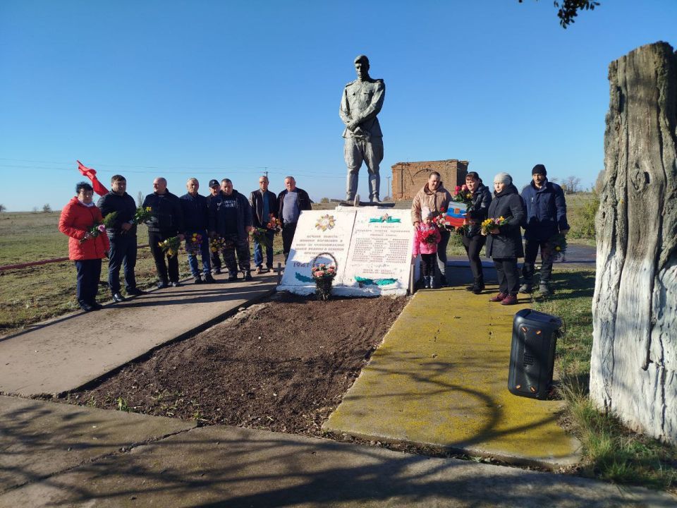 29 октября Анновский сельский клуб организовал небольшой митинг, посвященный 82-ой годовщине освобождения села от немецко-фашистких захватчиков