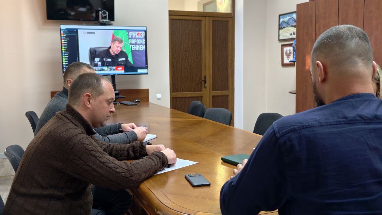 Сотрудники Администрации Бердянского муниципального округа, во главе с Алексеем Кичигиным присоединились к просмотру прямой линии с губернатором Запорожской области Евгением Балицким Сотрудники Администрации Бердянского муниципального округа, во главе с Алексеем Кичигиным присоединились к просмотру прямой линии с губернатором Запорожской области Евгением Балицким