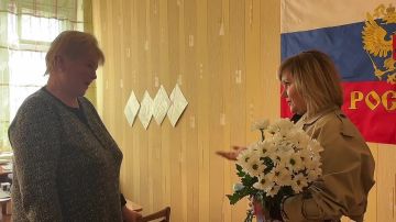 В День комсомола, глава Черниговского муниципального округа Илона Щипенко поздравила заведующую территориальным сектором Обиточненской группы сёл, Татьяну Драган, а также поздравляет всех, кто связан с этим знаменательным...