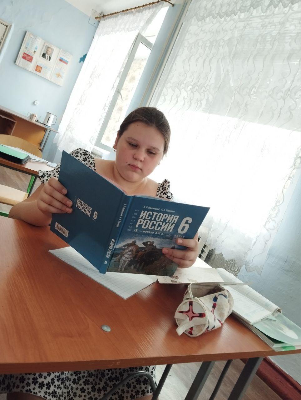 Школьники Приморского муниципалитета получили новые учебники от северян