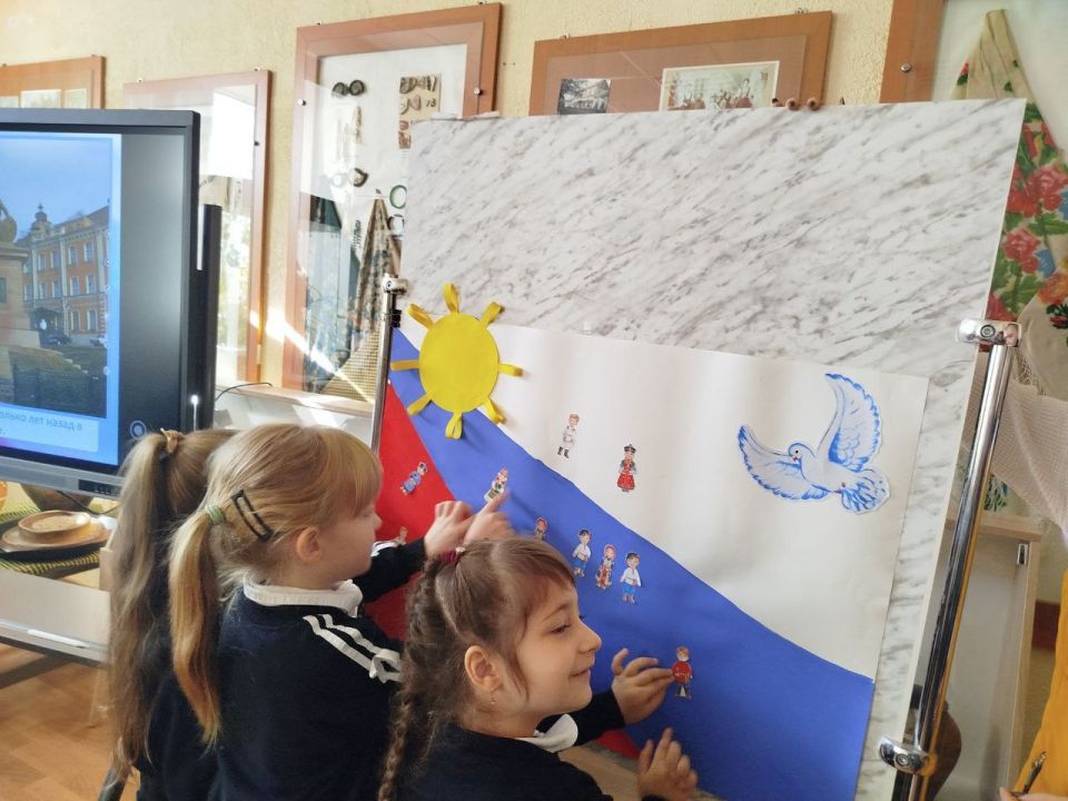 4 ноября в России отмечается День народного единства 4 ноября в России отмечается День народного единства