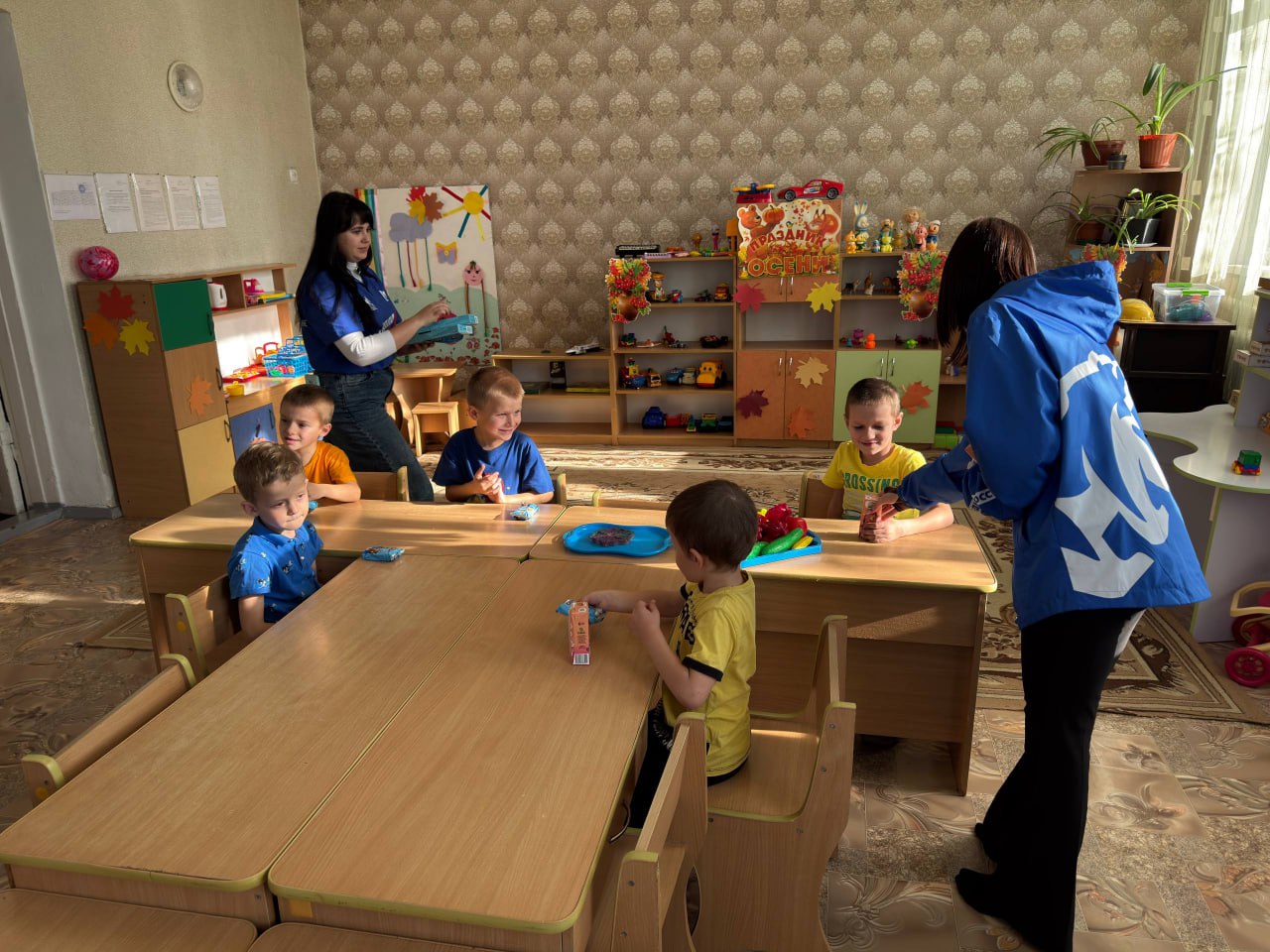 "Молодая Гвардия" и активисты "Единой России" подарили праздник детям в селе Девненское! "Молодая Гвардия" и активисты "Единой России" подарили праздник детям в селе Девненское!