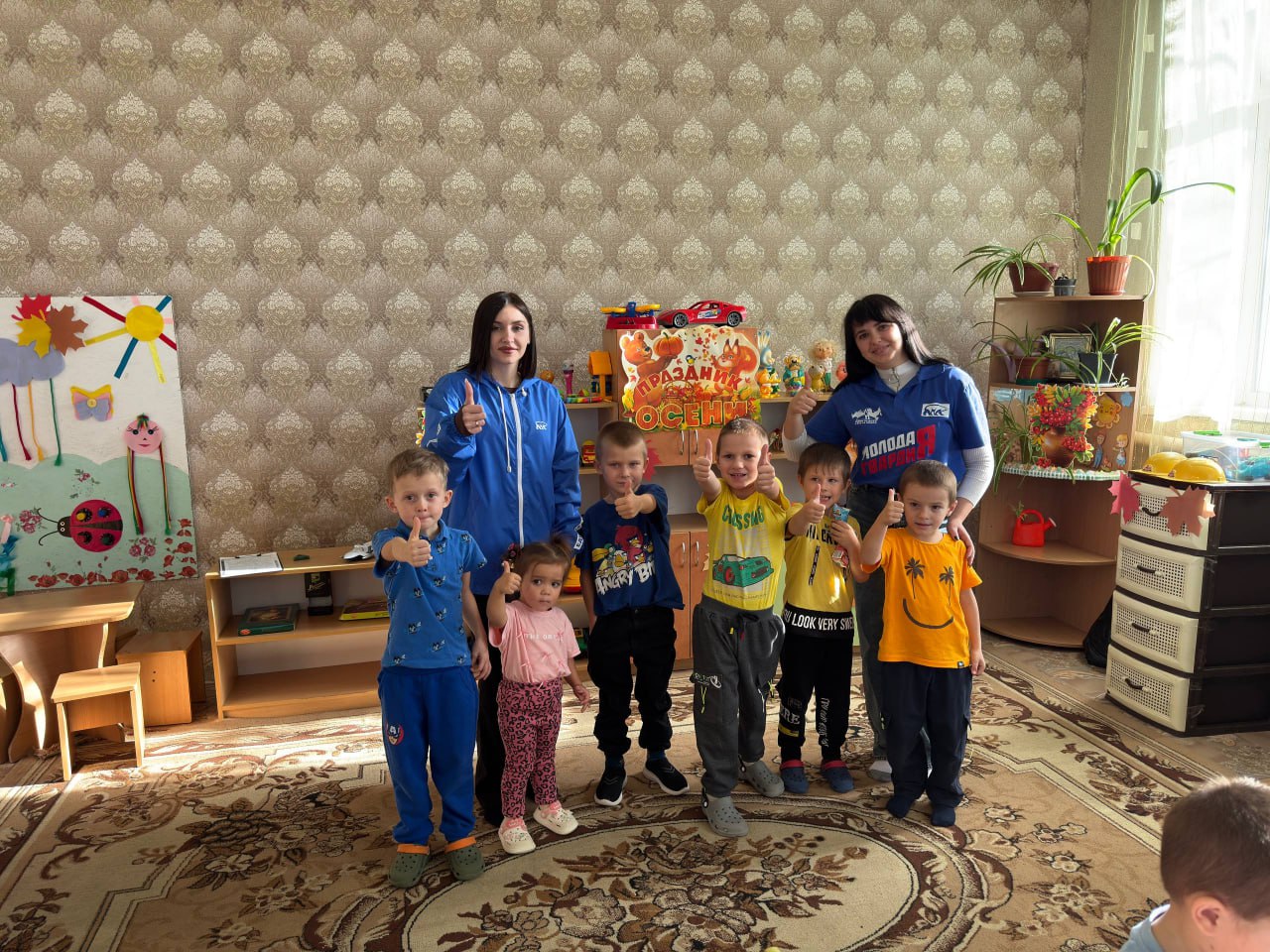 "Молодая Гвардия" и активисты "Единой России" подарили праздник детям в селе Девненское! "Молодая Гвардия" и активисты "Единой России" подарили праздник детям в селе Девненское!