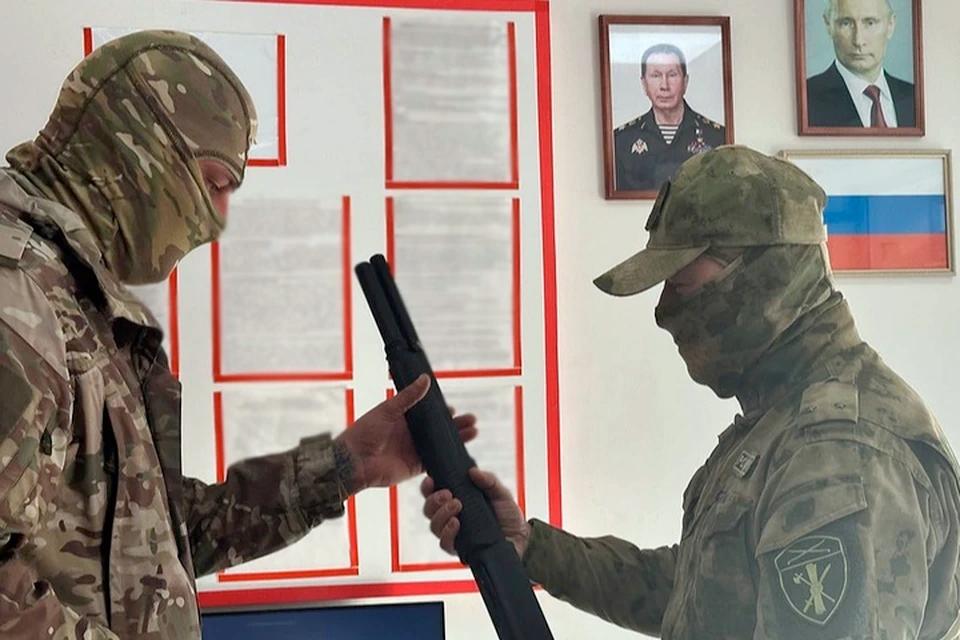 Охотники Запорожской области передали 20 ружей для борьбы с дронами