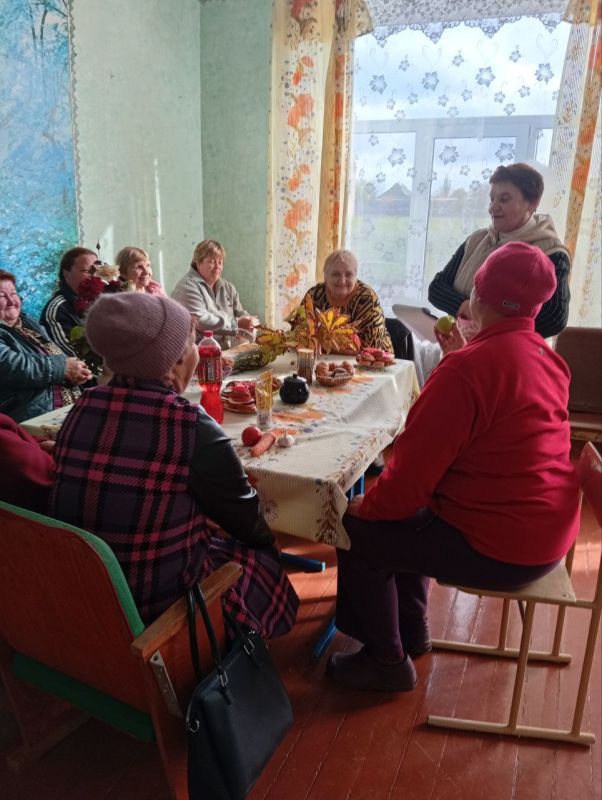 "Осенние посиделки". В Шевченковском сельском Доме культуры в женском клубе "Весёлые соседки" состоялась очередная встреча "Осенние посиделки". Когда урожай был убран и можно было немного отдохнуть от работ на земле... "Осенние посиделки". В Шевченковском сельском Доме культуры в женском клубе "Весёлые соседки" состоялась очередная встреча "Осенние посиделки". Когда урожай был убран и можно было немного отдохнуть от работ на земле...