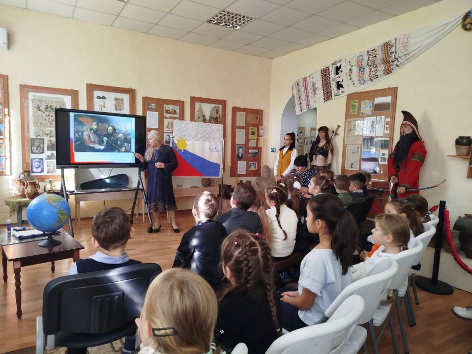 4 ноября в России отмечается День народного единства 4 ноября в России отмечается День народного единства