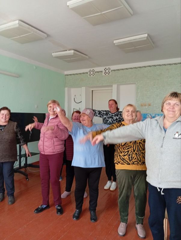 "Осенние посиделки". В Шевченковском сельском Доме культуры в женском клубе "Весёлые соседки" состоялась очередная встреча "Осенние посиделки". Когда урожай был убран и можно было немного отдохнуть от работ на земле... "Осенние посиделки". В Шевченковском сельском Доме культуры в женском клубе "Весёлые соседки" состоялась очередная встреча "Осенние посиделки". Когда урожай был убран и можно было немного отдохнуть от работ на земле...