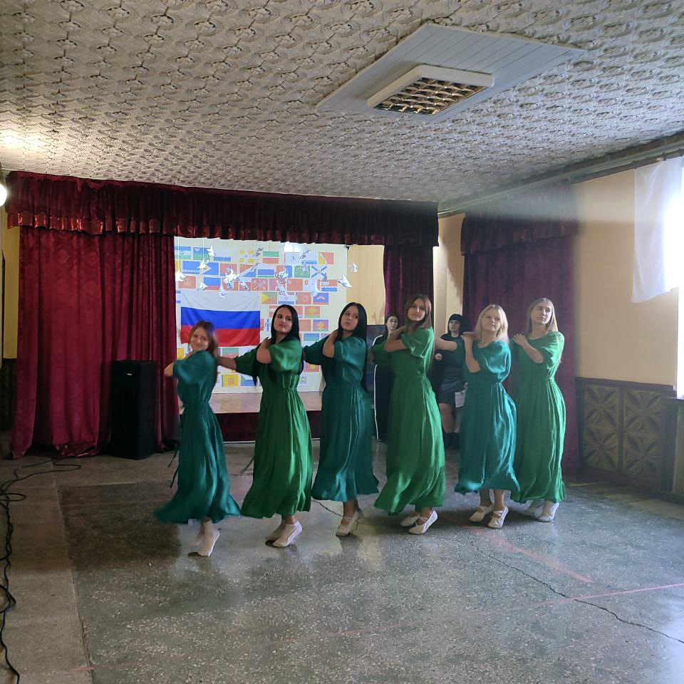 Артисты из Плодородного выступили в Новобогдановке на концерте в честь Дня народного единства Артисты из Плодородного выступили в Новобогдановке на концерте в честь Дня народного единства