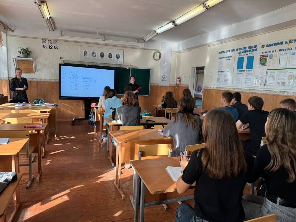 В рамках областного профилактического мероприятия "Осенним дорогам – безопасное движение" сотрудники Госавтоинспекции проводят беседы со школьниками различных возрастных групп В рамках областного профилактического мероприятия "Осенним дорогам – безопасное движение" сотрудники Госавтоинспекции проводят беседы со школьниками различных возрастных групп