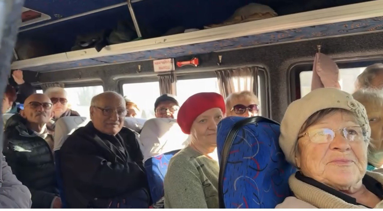 На бесплатные офтальмологические операции отправились 18 жителей Бердянска