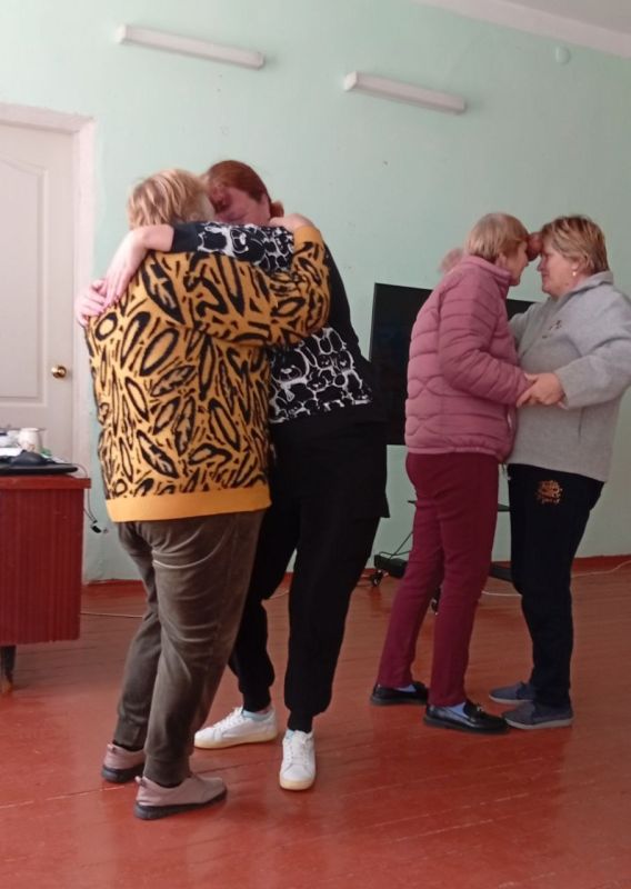 "Осенние посиделки". В Шевченковском сельском Доме культуры в женском клубе "Весёлые соседки" состоялась очередная встреча "Осенние посиделки". Когда урожай был убран и можно было немного отдохнуть от работ на земле... "Осенние посиделки". В Шевченковском сельском Доме культуры в женском клубе "Весёлые соседки" состоялась очередная встреча "Осенние посиделки". Когда урожай был убран и можно было немного отдохнуть от работ на земле...