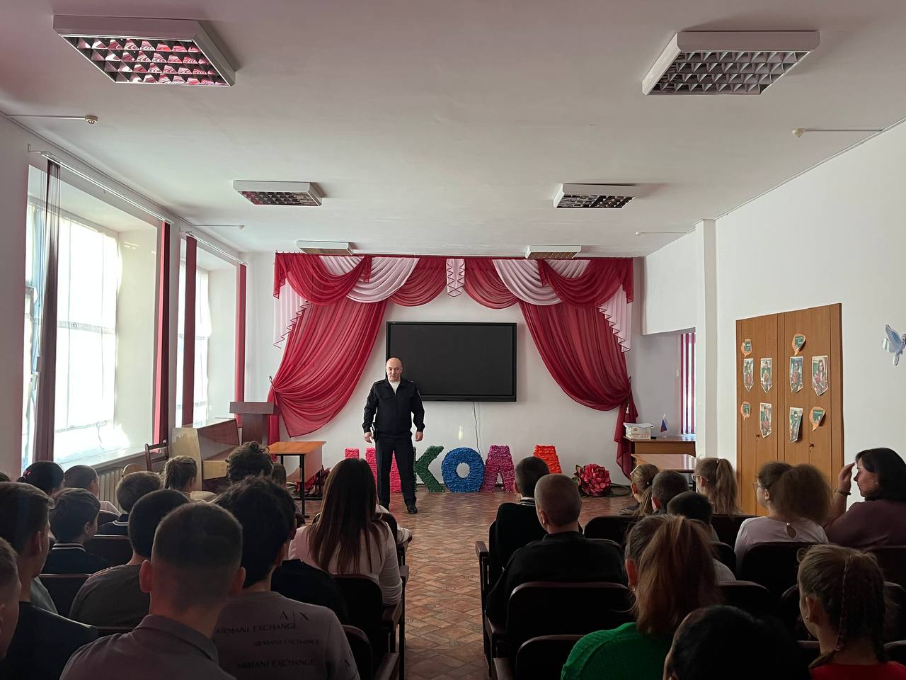 В рамках областного профилактического мероприятия "Осенним дорогам – безопасное движение" сотрудники Госавтоинспекции проводят беседы со школьниками различных возрастных групп В рамках областного профилактического мероприятия "Осенним дорогам – безопасное движение" сотрудники Госавтоинспекции проводят беседы со школьниками различных возрастных групп