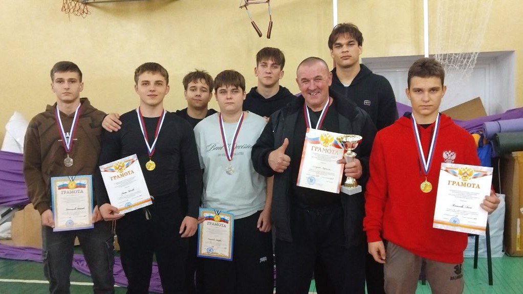 У михайловских тяжелоатлетов выдались золотые выходные У михайловских тяжелоатлетов выдались золотые выходные