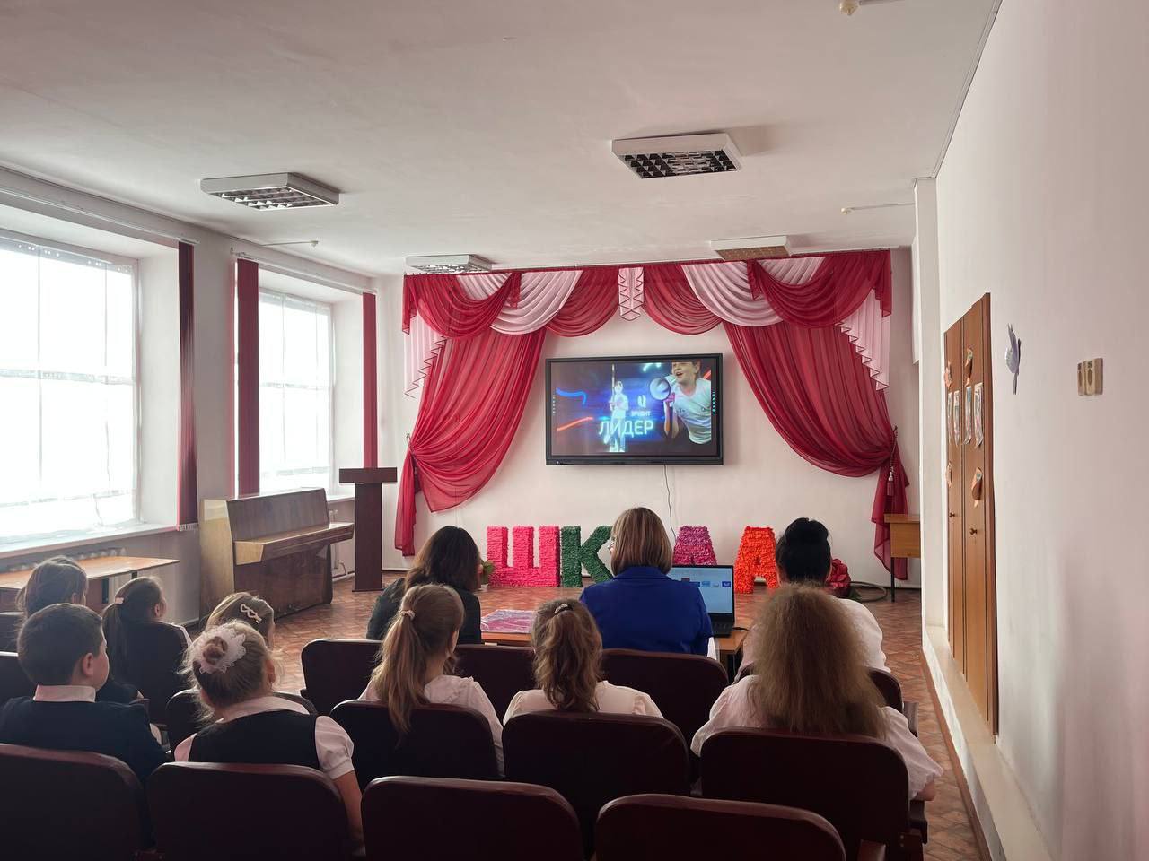 Посвящение в "Орлята России" Посвящение в "Орлята России"