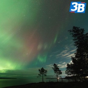 Жители северных регионов России стали свидетелями зрелищного явления