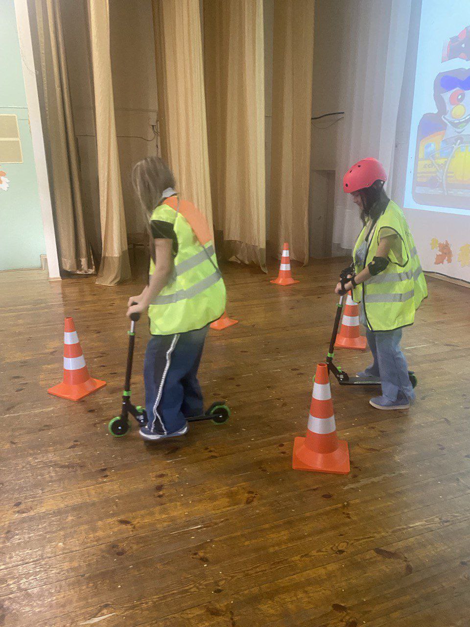 Команда мобильного комплекса «Лаборатории Безопасности» Центра внешкольного образования в гостях у воспитанников и педагогов Мелитопольской Детской школы искусств Команда мобильного комплекса «Лаборатории Безопасности» Центра внешкольного образования в гостях у воспитанников и педагогов Мелитопольской Детской школы искусств