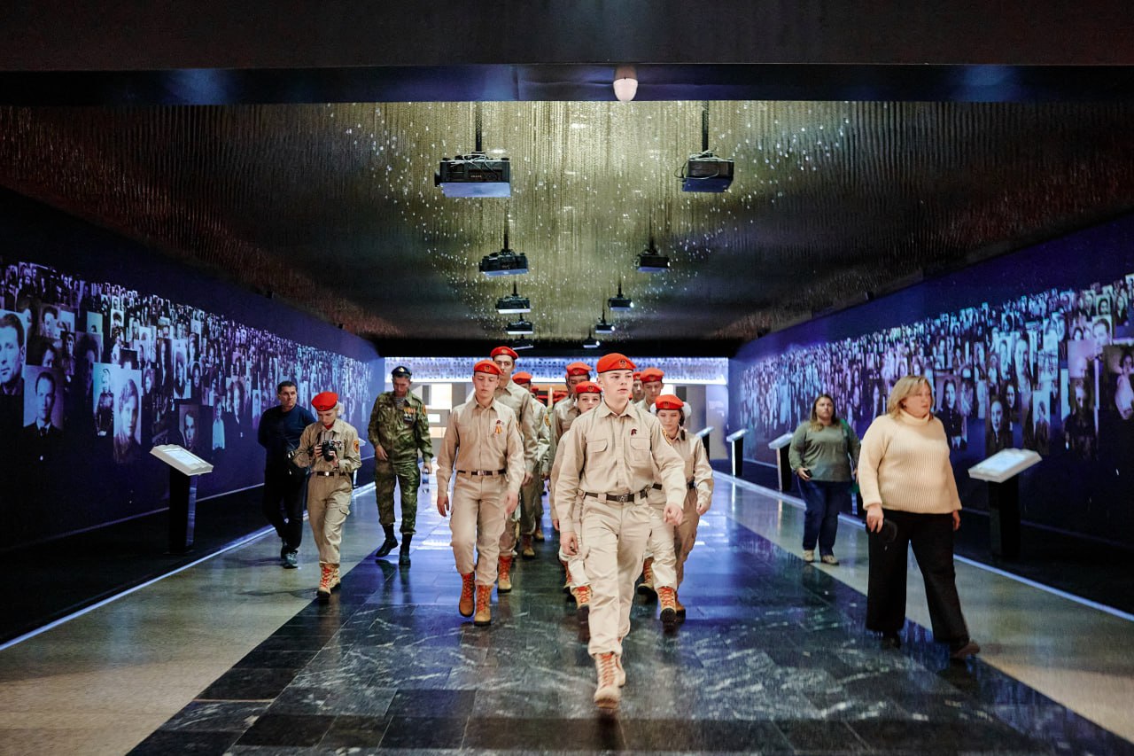 «История Великой Победы»: молодёжь из Запорожской области почтила память героев в Музее Победы в Москве! «История Великой Победы»: молодёжь из Запорожской области почтила память героев в Музее Победы в Москве!