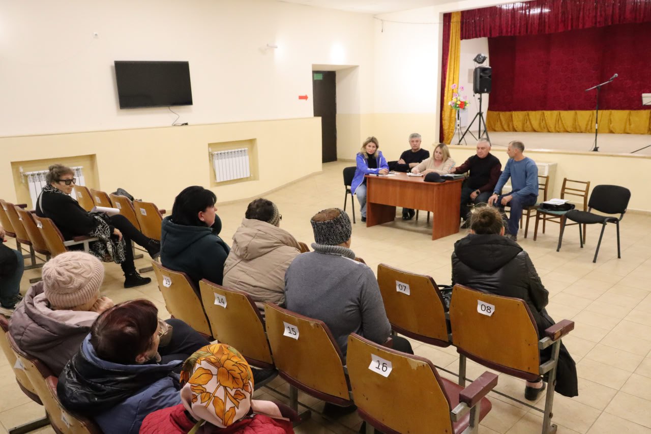 Приоритеты Берестового: Власти района обсудили с жителями вопросы школы и благоустройства