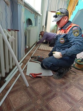 В детсаду «Кузнечик» города Токмак приступили к монтажу радиаторов