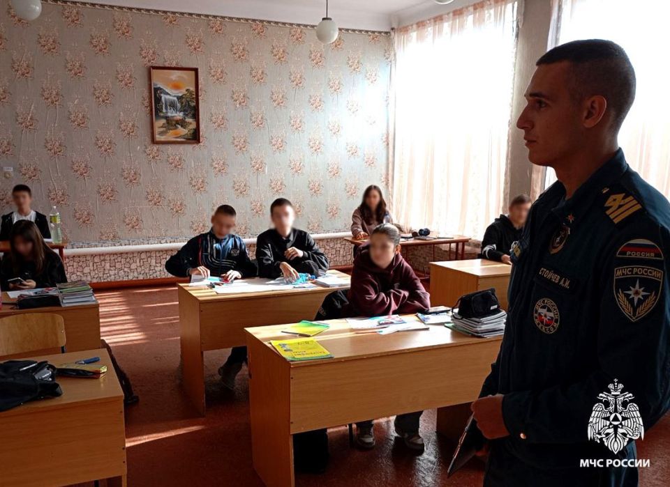 Инспекторы ГИМС МЧС России провели урок для школьников Преславской средней общеобразовательной школы Инспекторы ГИМС МЧС России провели урок для школьников Преславской средней общеобразовательной школы