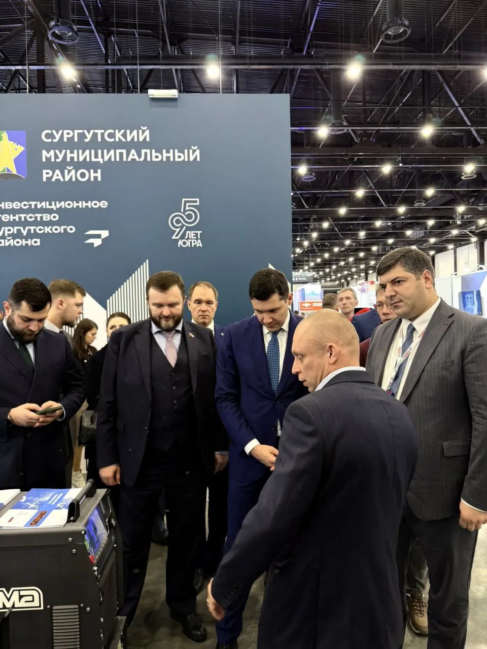 Дмитрий Ворона: Участие в форумах - это не только и не столько выступления на сессиях, сколько осмотр выставок, коммуникация важных тем со СМИ и, конечно же, живое общение с участниками Дмитрий Ворона: Участие в форумах - это не только и не столько выступления на сессиях, сколько осмотр выставок, коммуникация важных тем со СМИ и, конечно же, живое общение с участниками