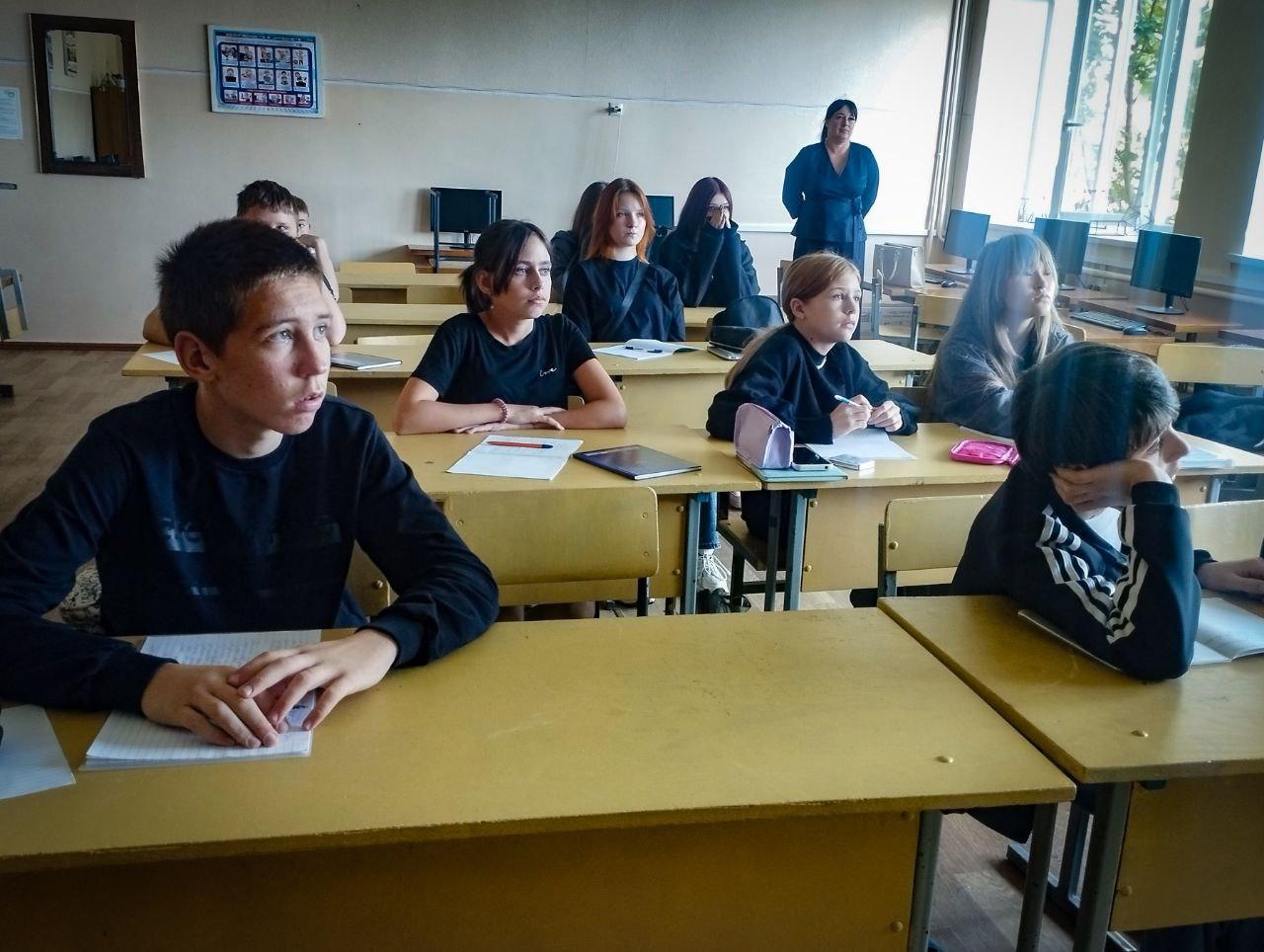 Мелитопольские школьники освоили основы раздельного сбора отходов и переработки пластика