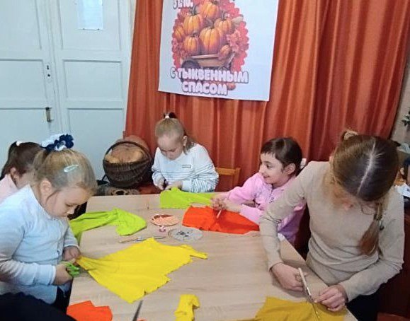 ТЫКВЕННЫЙ СПАС. Тыквенный Спас — празднование окончания сбора урожая тыквы,выражение благодарности земле за её дары и символическое прощание с осенью перед наступлением зимы ТЫКВЕННЫЙ СПАС. Тыквенный Спас — празднование окончания сбора урожая тыквы,выражение благодарности земле за её дары и символическое прощание с осенью перед наступлением зимы