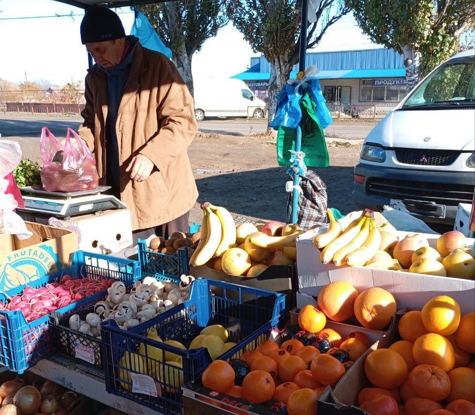 Сотрудники администрации Токмакского муниципального округа совместно с полицией еженедельно проводят рейды по несанкционированной торговле Сотрудники администрации Токмакского муниципального округа совместно с полицией еженедельно проводят рейды по несанкционированной торговле