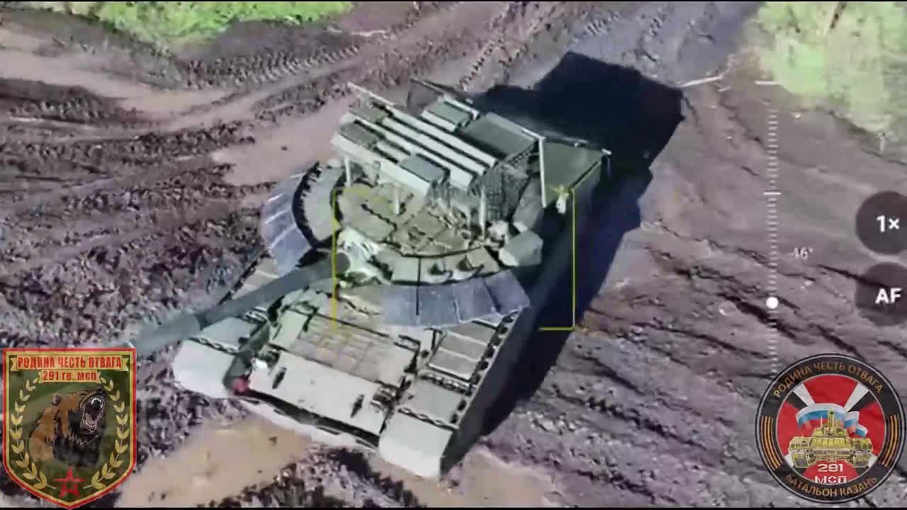 С самого утра на полигоне громыхают танки — бойцы 291-го гвардейского полка 42-й гвардейской дивизии шлифуют боевое мастерство