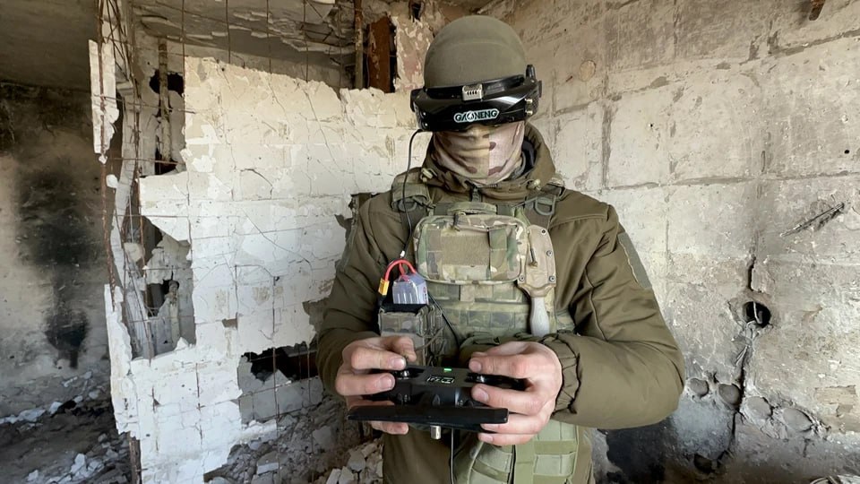 Обнаружили и уничтожили: Операторы беспилотников ударили по замаскированному орудию в Запорожской области