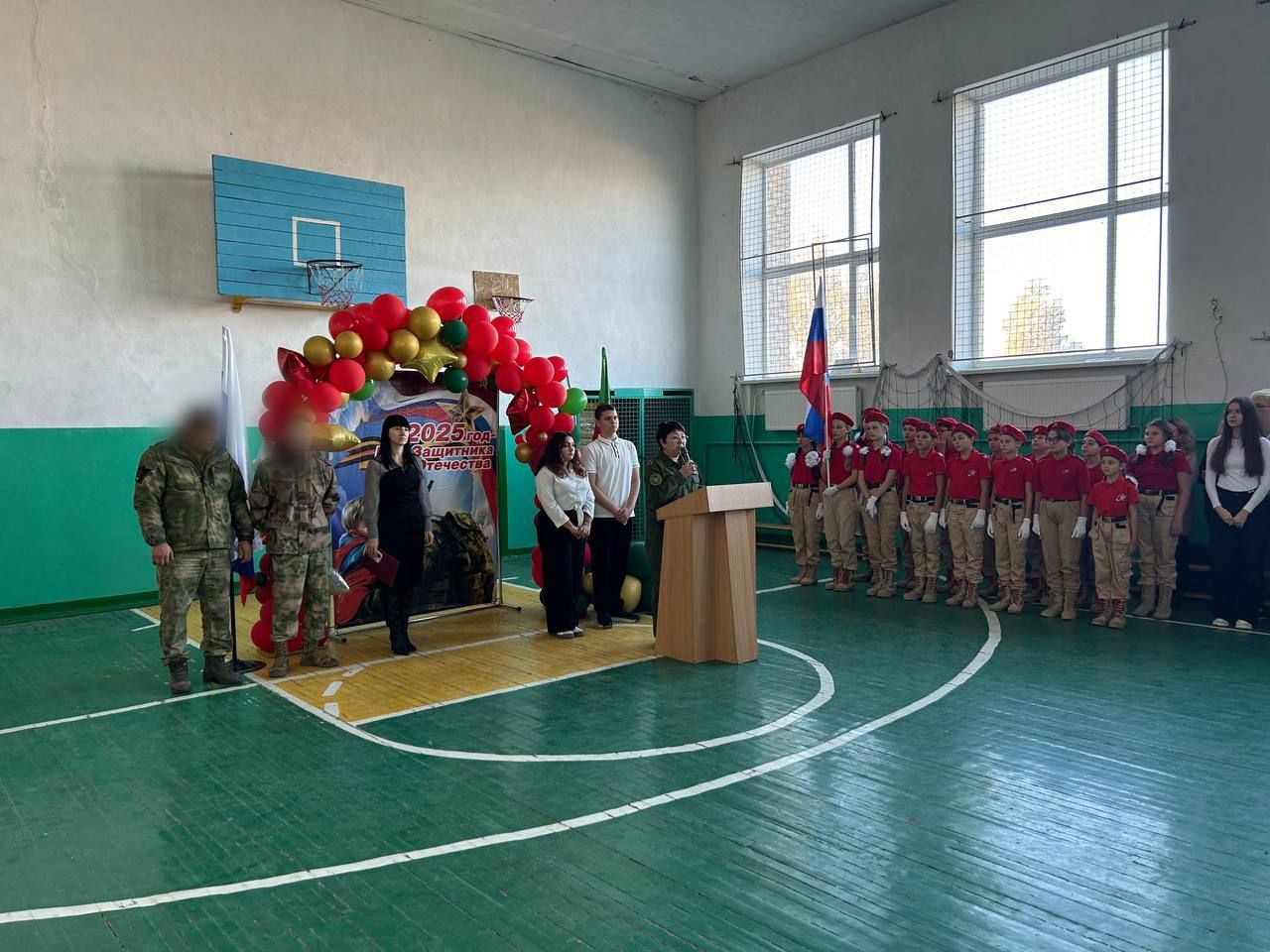 В преддверии государственного праздника – Дня народного единства – в ГБУ ОО ЗО "Константиновская СОШ №1 им. Героя Советского Союза П.Т. Одинца" состоялась торжественная линейка, направленная на воспитание патриотизма... В преддверии государственного праздника – Дня народного единства – в ГБУ ОО ЗО "Константиновская СОШ №1 им. Героя Советского Союза П.Т. Одинца" состоялась торжественная линейка, направленная на воспитание патриотизма...