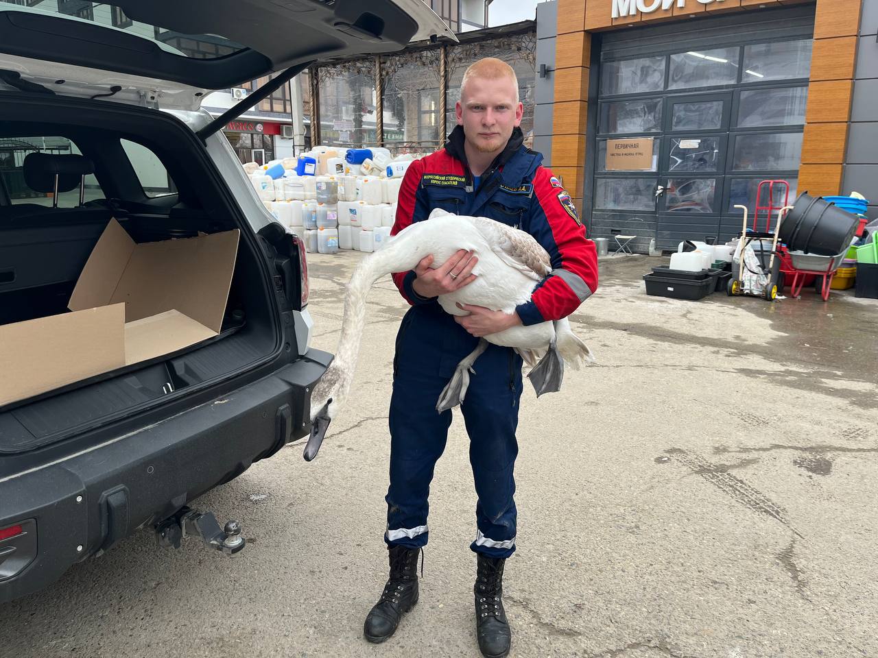 Сегодня мы отмечаем День Чёрного моря и в честь этого праздника, хотим вновь напомнить историю нашего добровольца, который в прошлом году был одним из тех, кто помогал бороться с катастрофой