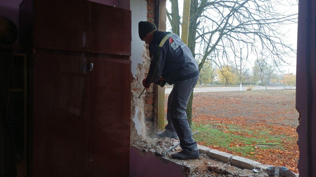 Мастера из Марий Эл начали замену окон и дверей в здании ТОА в Гусарке Мастера из Марий Эл начали замену окон и дверей в здании ТОА в Гусарке