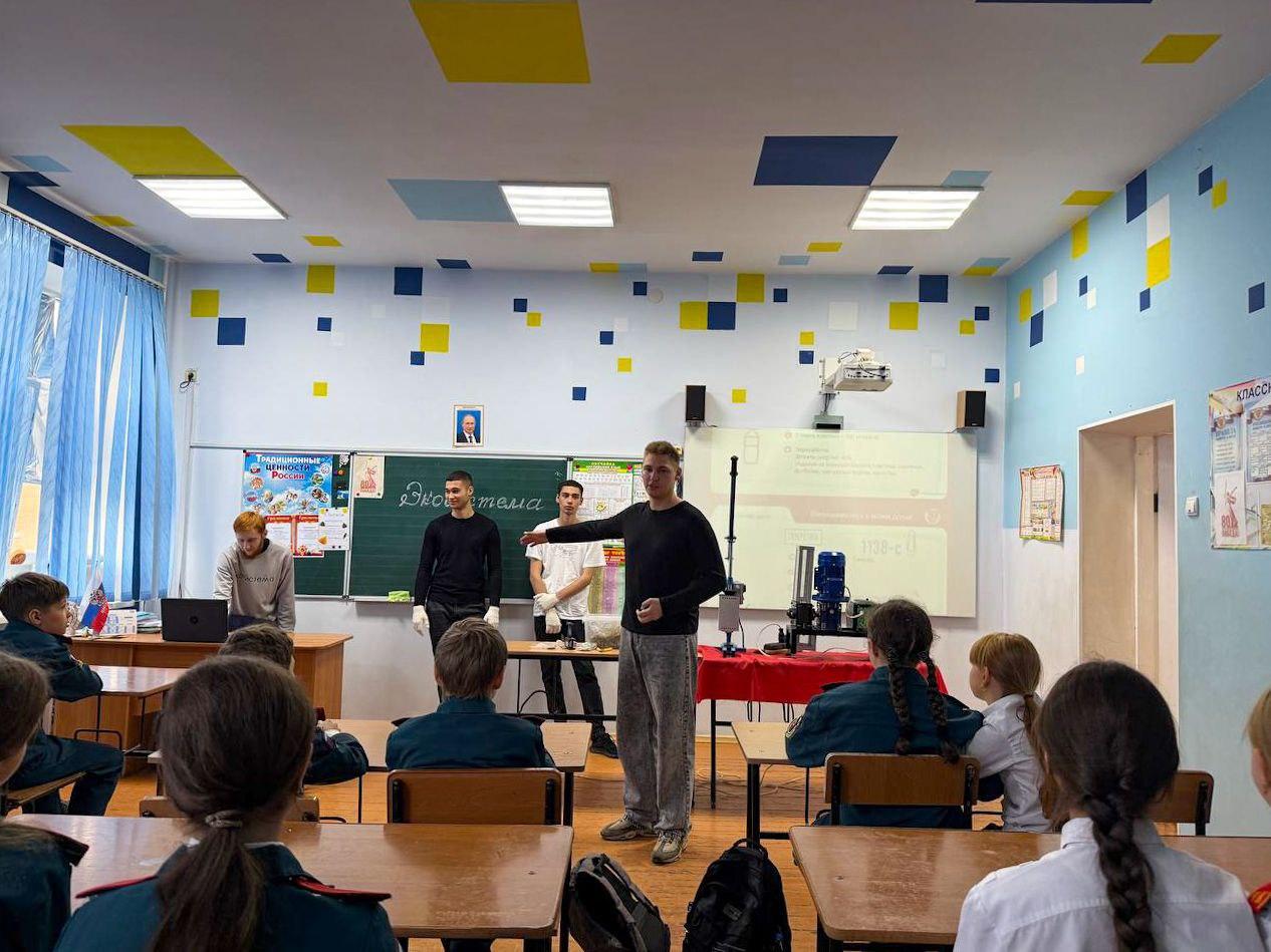 Приазовские школьники изучили принципы экономики замкнутого цикла на практике Приазовские школьники изучили принципы экономики замкнутого цикла на практике