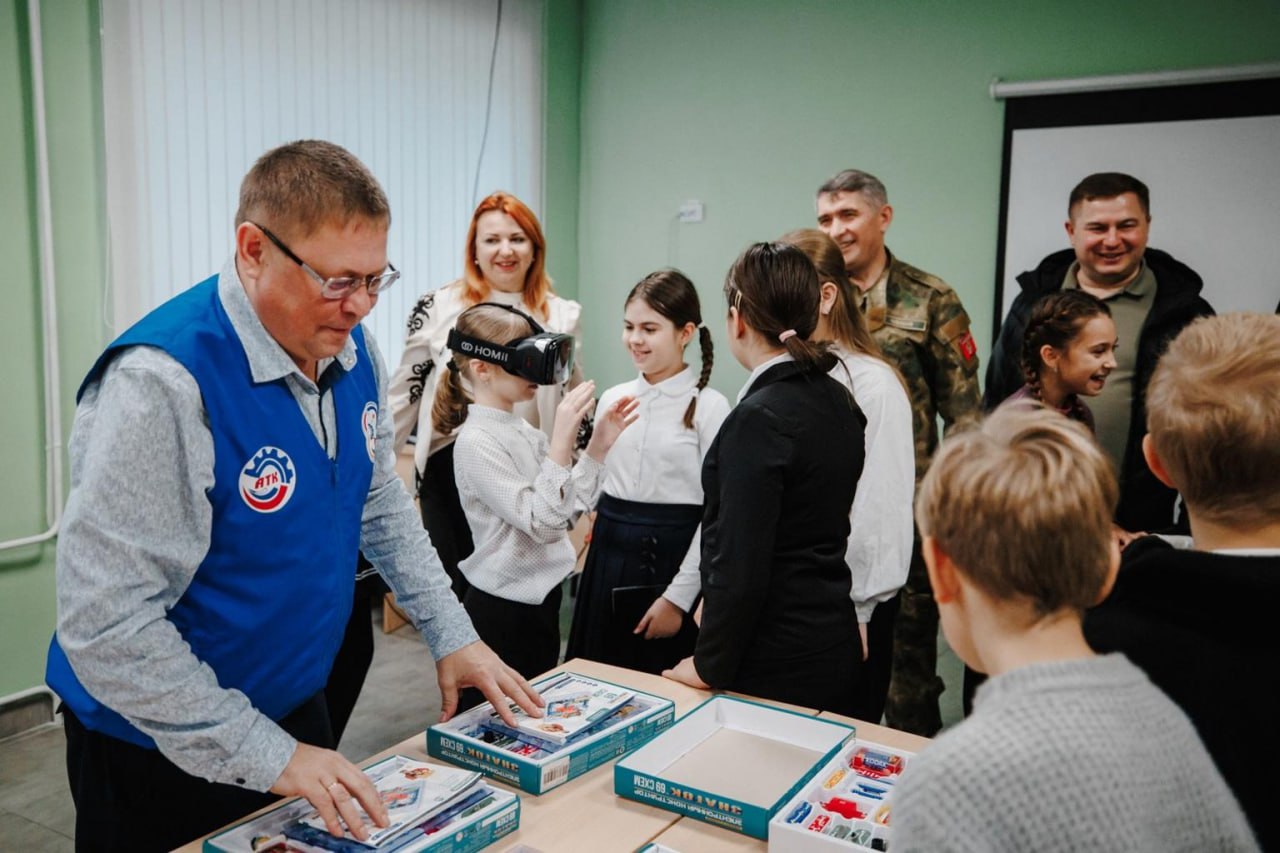 Глава Чувашии Олег Николаев: "На базе Осипенковской школы старшеклассники будут осваивать профессию швеи"