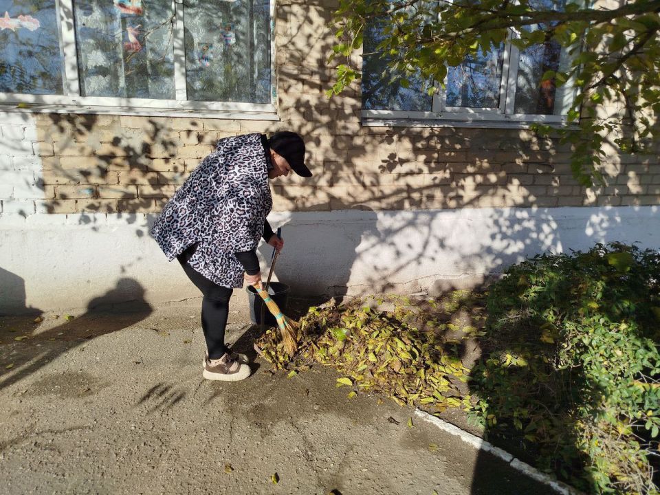 Культработники села Петровка трудились с самого утра! В рамках районного субботника убрана вся прилегающая территория! Культработники села Петровка трудились с самого утра! В рамках районного субботника убрана вся прилегающая территория!