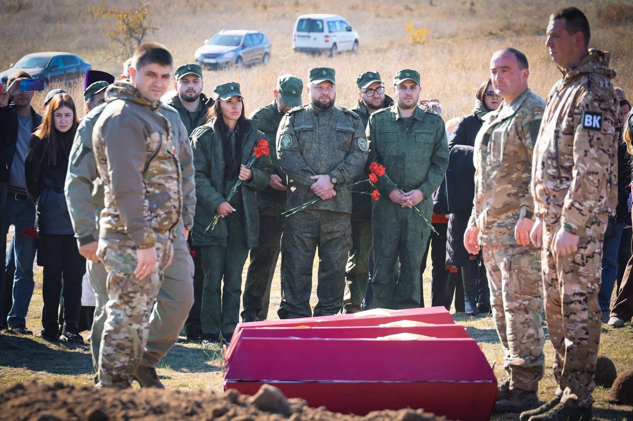 Сотрудники следственного управления СК России по Запорожской области приняли участие в церемонии перезахоронения останков воинов Великой Отечественной войны Сотрудники следственного управления СК России по Запорожской области приняли участие в церемонии перезахоронения останков воинов Великой Отечественной войны