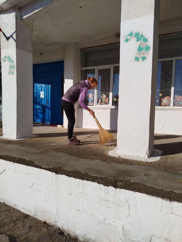 Культработники села Петровка трудились с самого утра! В рамках районного субботника убрана вся прилегающая территория! Культработники села Петровка трудились с самого утра! В рамках районного субботника убрана вся прилегающая территория!