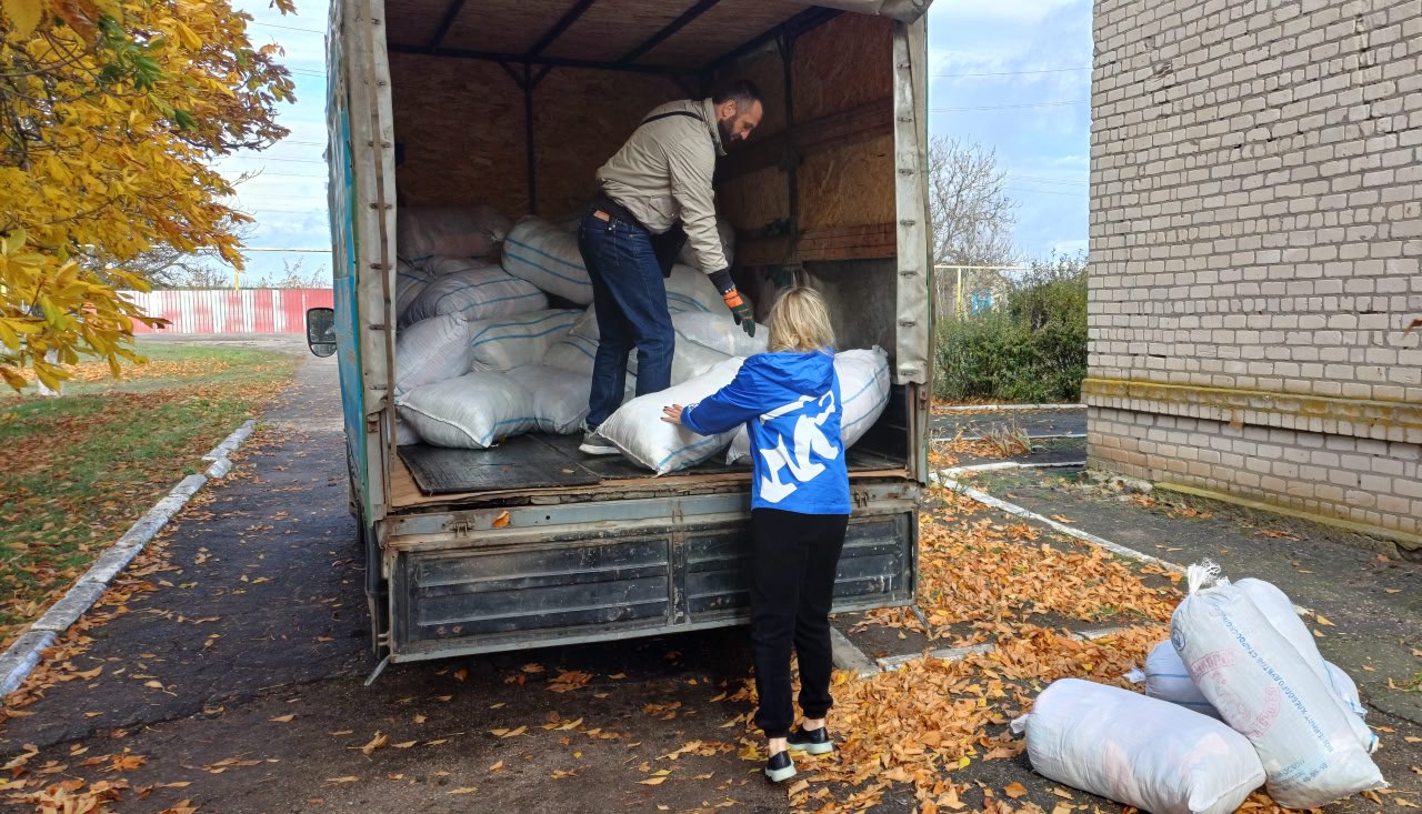 «Единая Россия» доставила гуманитарную помощь в Дмитровку