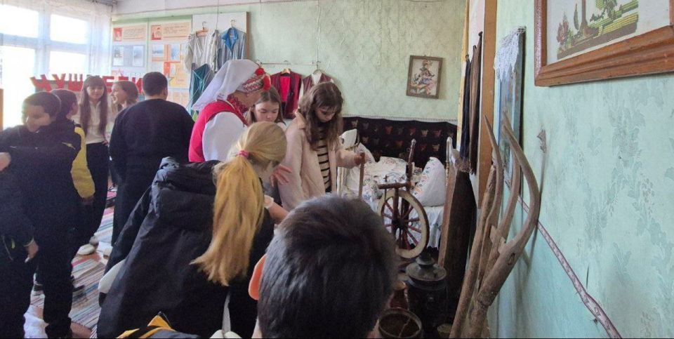 Мы едины. В Богдановской сельской библиотеке прошло патриотическое мероприятие ко Дню народного единства под названием "Мы едины" Мы едины. В Богдановской сельской библиотеке прошло патриотическое мероприятие ко Дню народного единства под названием "Мы едины"