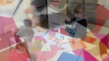 Сегодня в Детском музейном центре ДК "Горняк" прошло увлекательное занятие старшей группы прикладного и декоративного творчества "Лисёнки"!