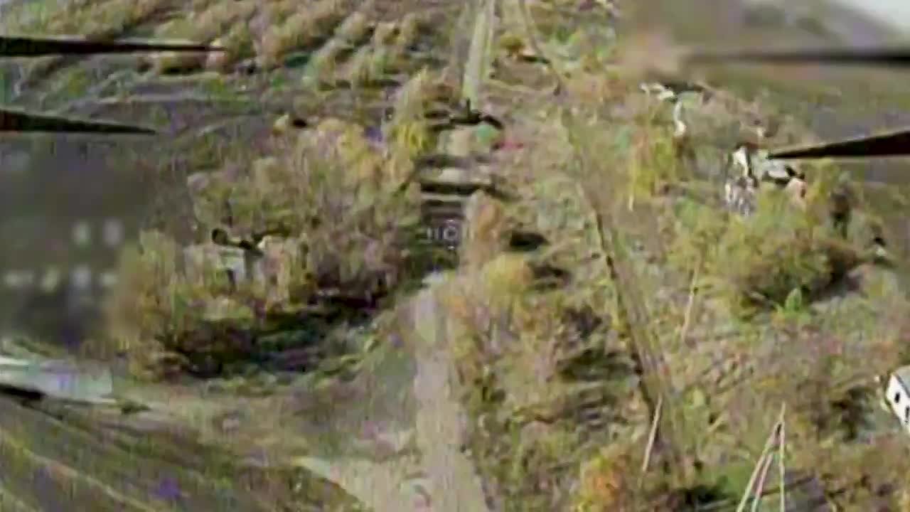 В Запорожской области оператор разведывательного беспилотника группировки войск «Восток» выявил движение бронетранспортера американского производства М-113, который противник использовал для подвоза боевиков и боеприпасов